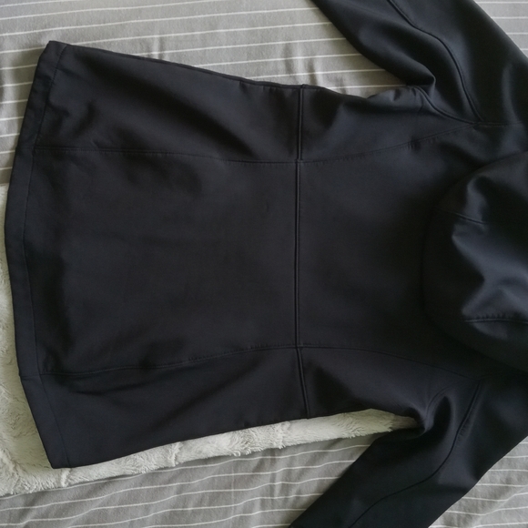 WindRiver Women's Softshell Jacket - Picture 2 of 5